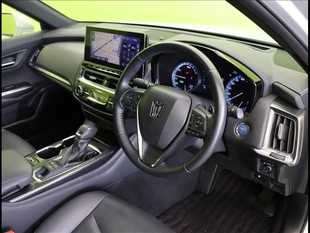 CROWN sedan hybrid