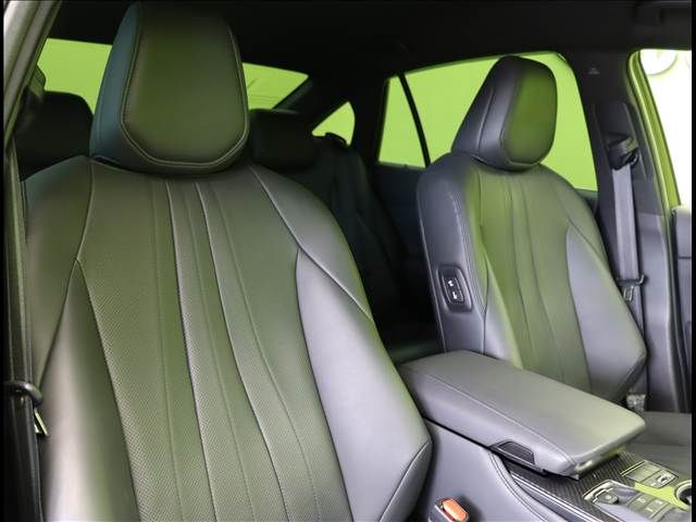 CROWN sedan hybrid