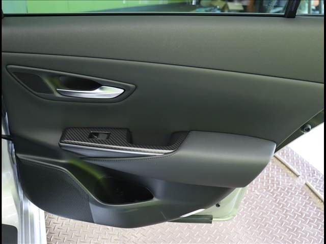 CROWN sedan hybrid