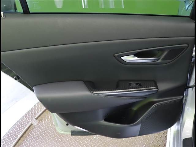 CROWN sedan hybrid