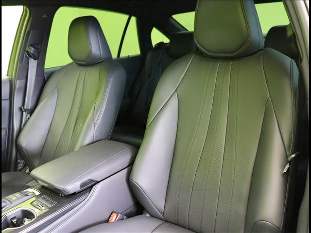 CROWN sedan hybrid