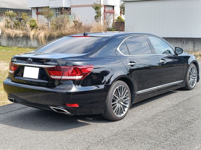 LEXUS LS600hL