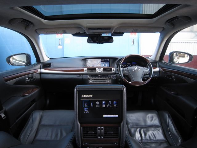LEXUS LS600hL