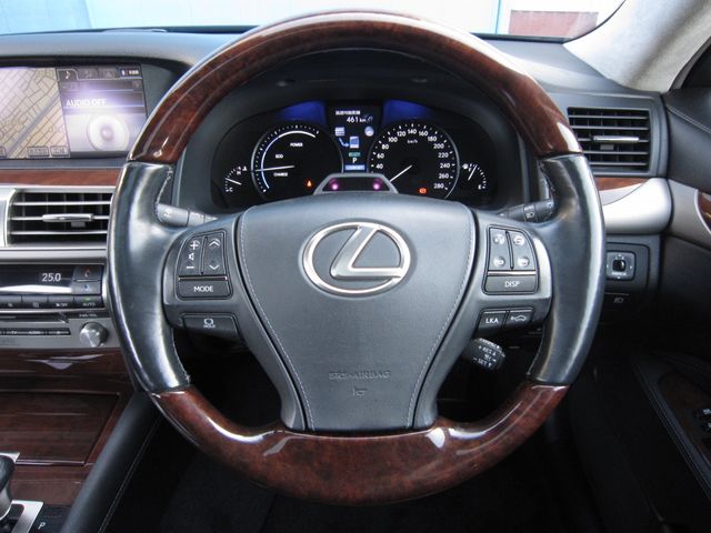 LEXUS LS600hL