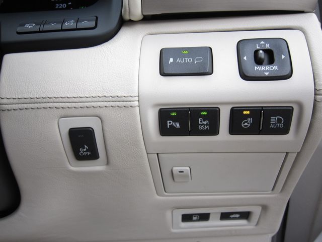 LEXUS LS600hL
