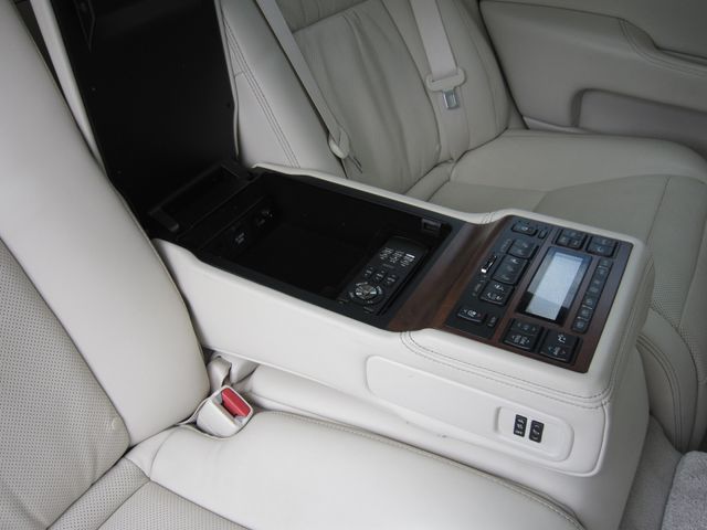LEXUS LS600hL