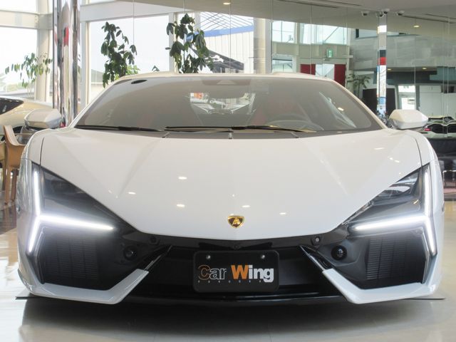 LAMBORGHINI Revuelto