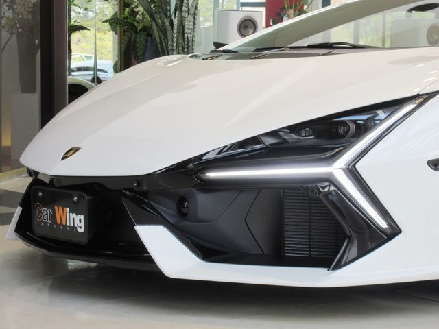 LAMBORGHINI Revuelto