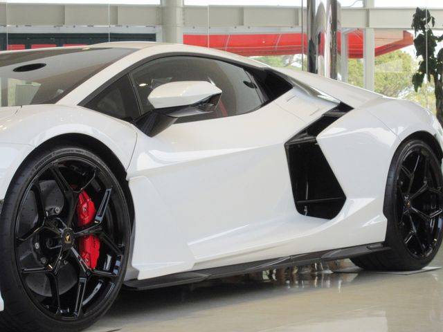 LAMBORGHINI Revuelto
