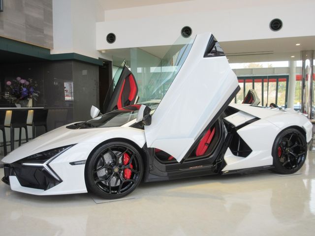 LAMBORGHINI Revuelto
