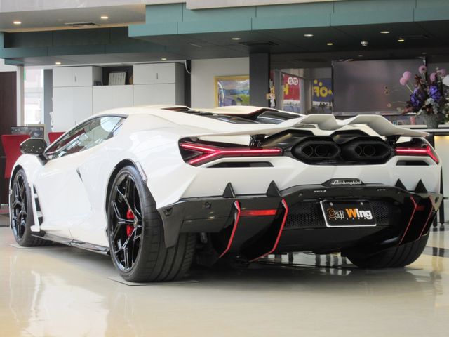 LAMBORGHINI Revuelto