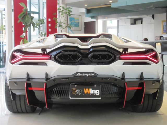 LAMBORGHINI Revuelto