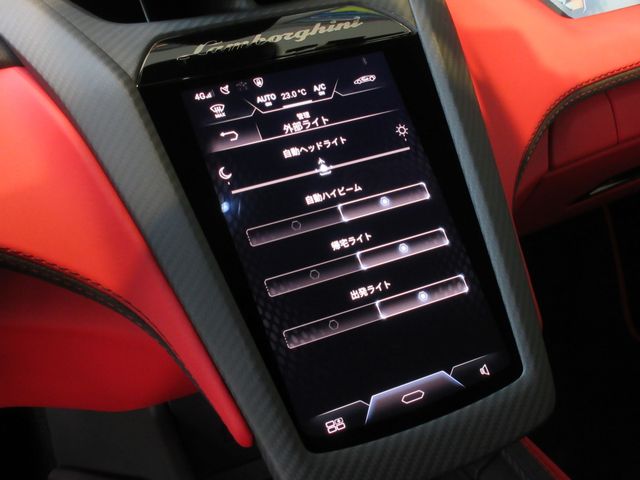 LAMBORGHINI Revuelto