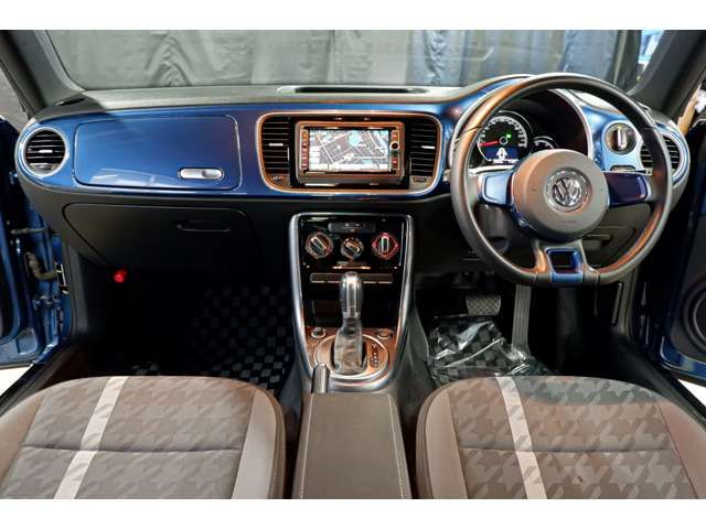 VOLKSWAGEN The BEETLE