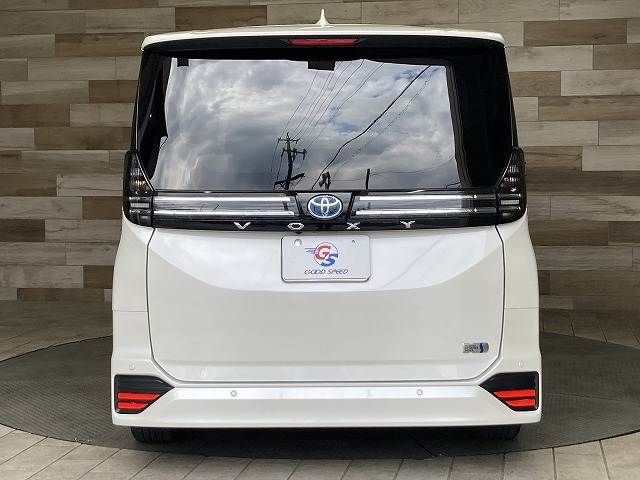 VOXY HYBRID