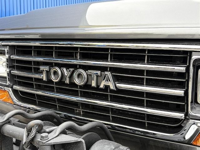 LANDCRUISER van