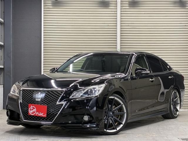 CROWN sedan hybrid