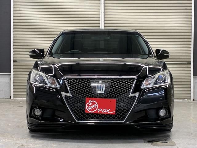 CROWN sedan hybrid