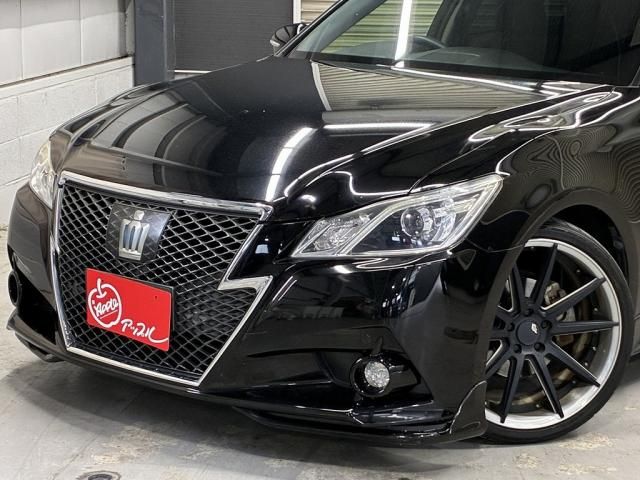CROWN sedan hybrid