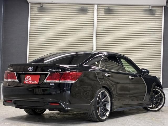 CROWN sedan hybrid