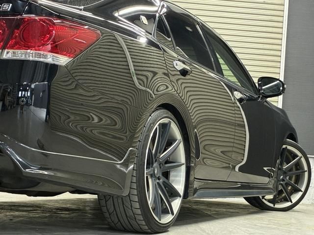 CROWN sedan hybrid