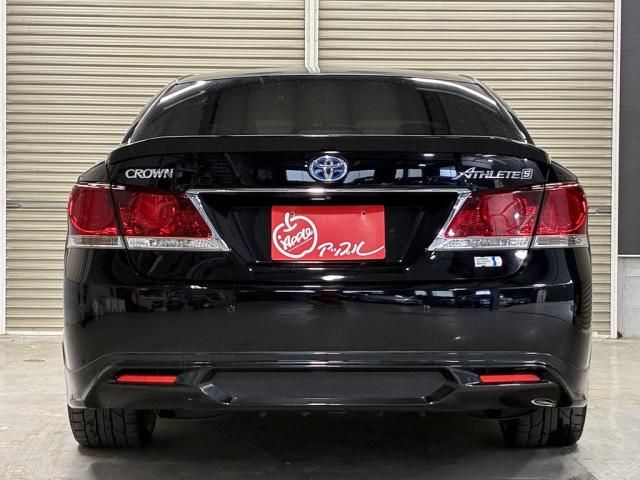 CROWN sedan hybrid