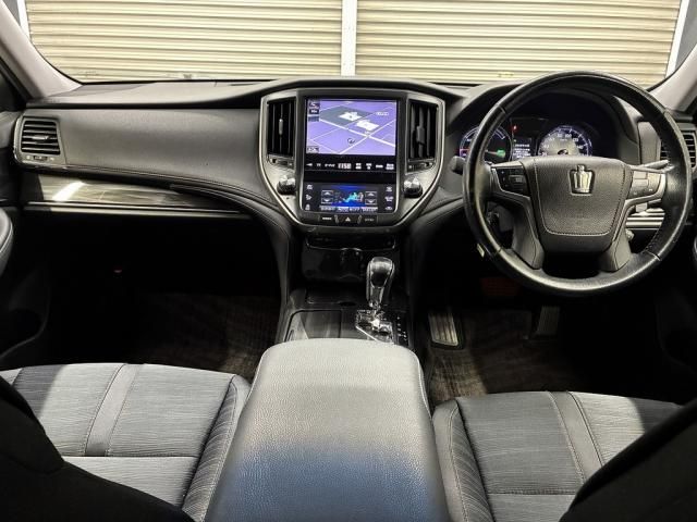 CROWN sedan hybrid