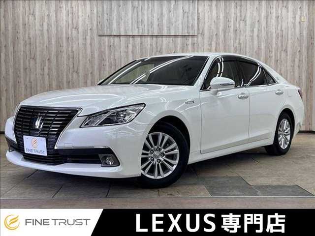 CROWN sedan hybrid