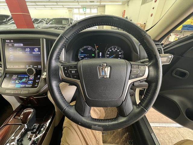 CROWN sedan hybrid