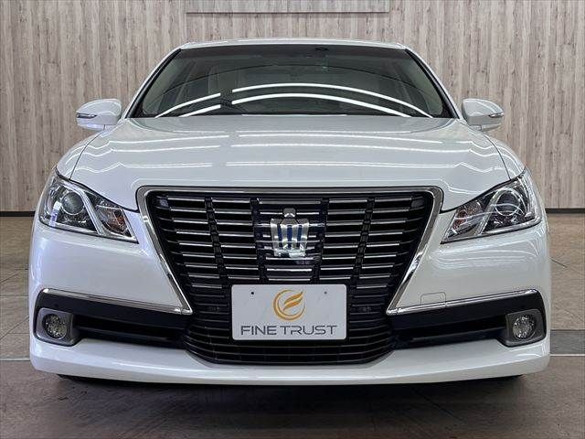 CROWN sedan hybrid