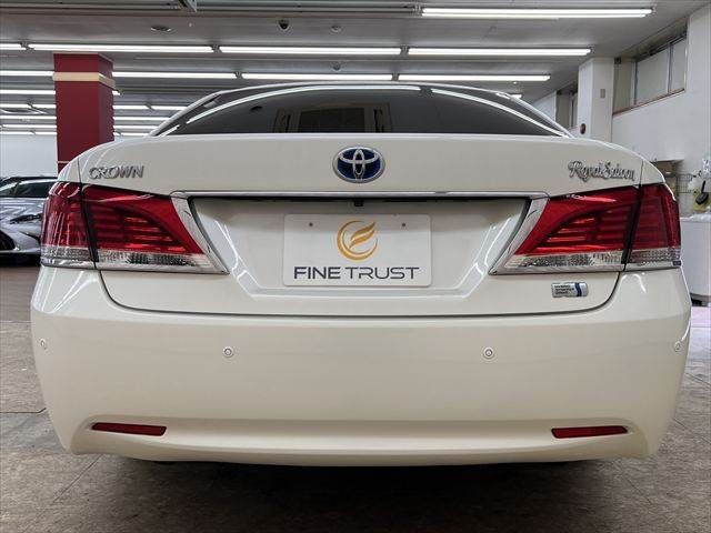 CROWN sedan hybrid