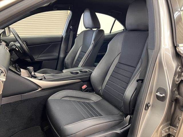 LEXUS IS300h