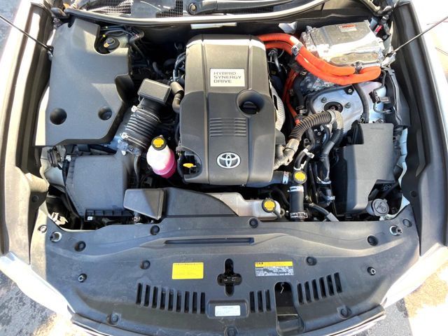 CROWN sedan hybrid