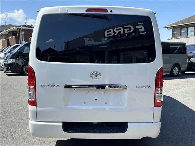 REGIUSACE 2WD van
