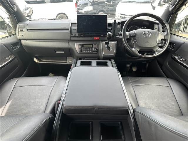 REGIUSACE 2WD van