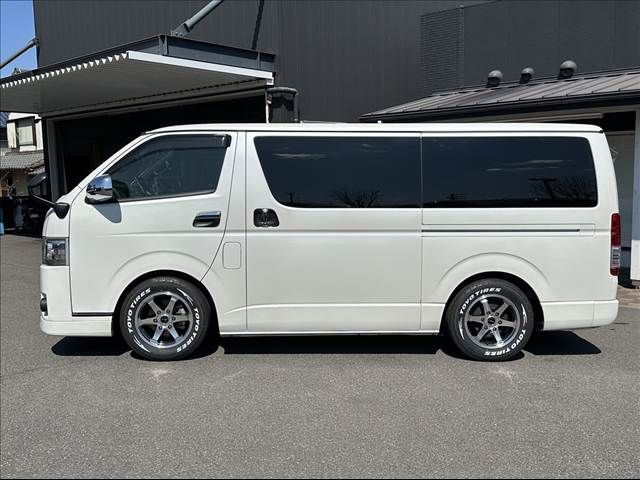 REGIUSACE 2WD van