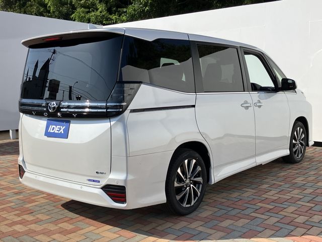 VOXY HYBRID