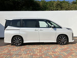 VOXY HYBRID
