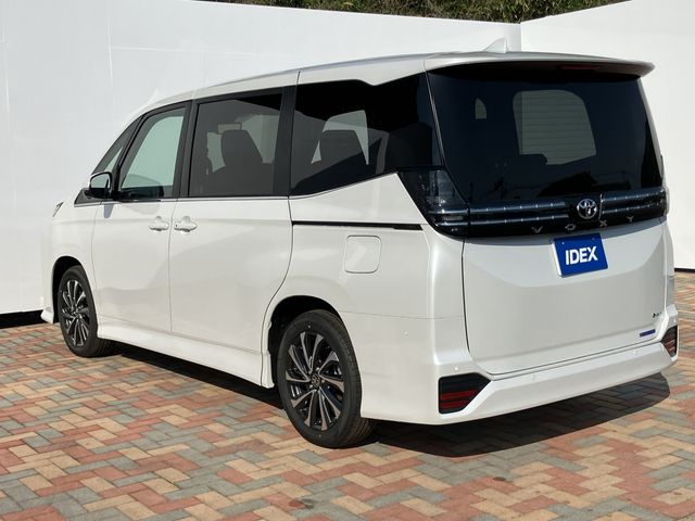 VOXY HYBRID