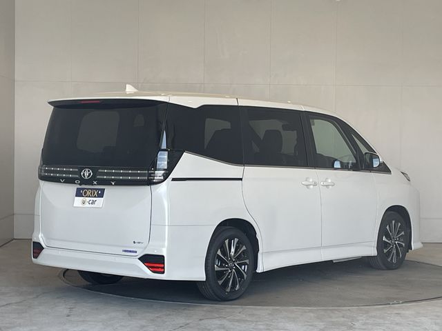 VOXY HYBRID