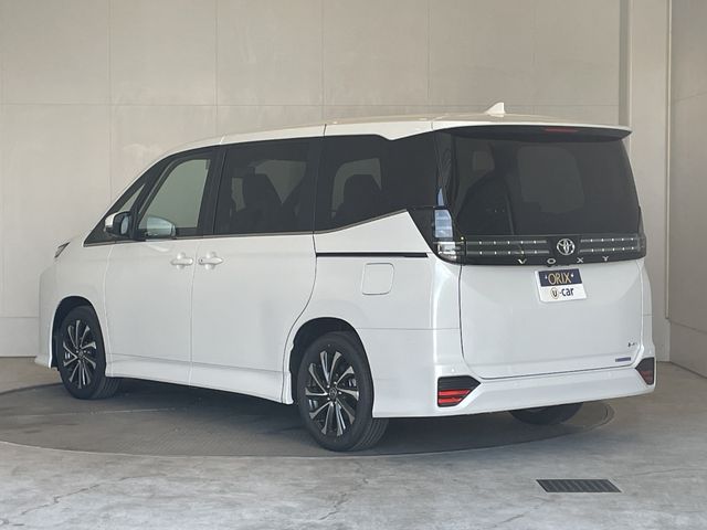 VOXY HYBRID