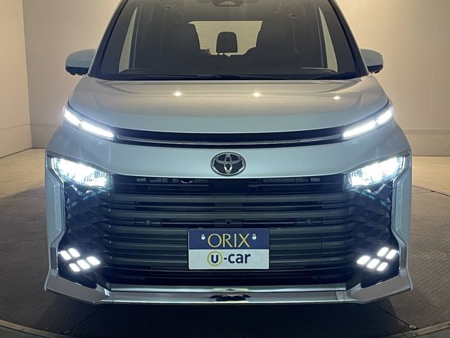 VOXY HYBRID