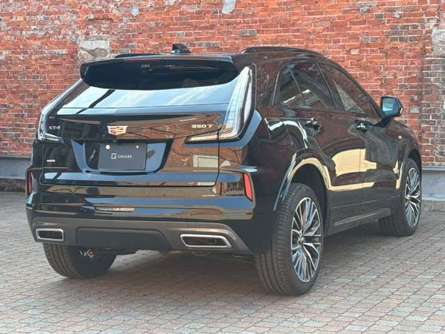 CADILLAC XT4