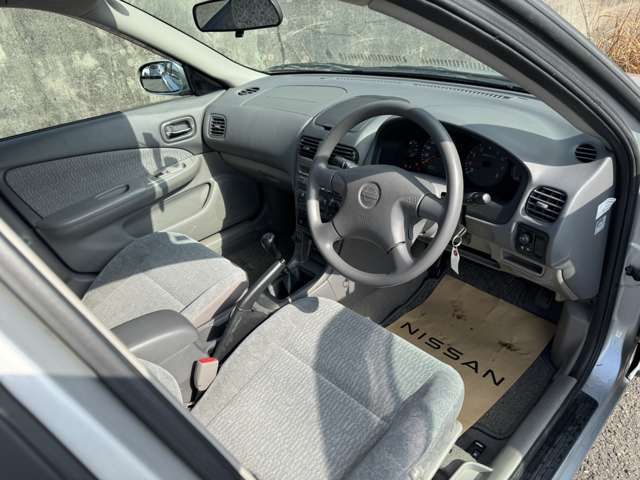 SUNNY sedan