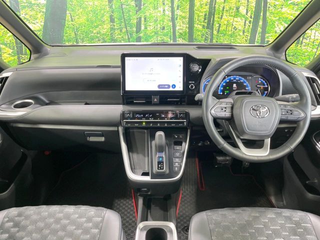 VOXY HYBRID
