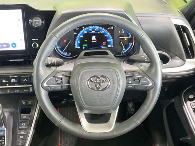 VOXY HYBRID