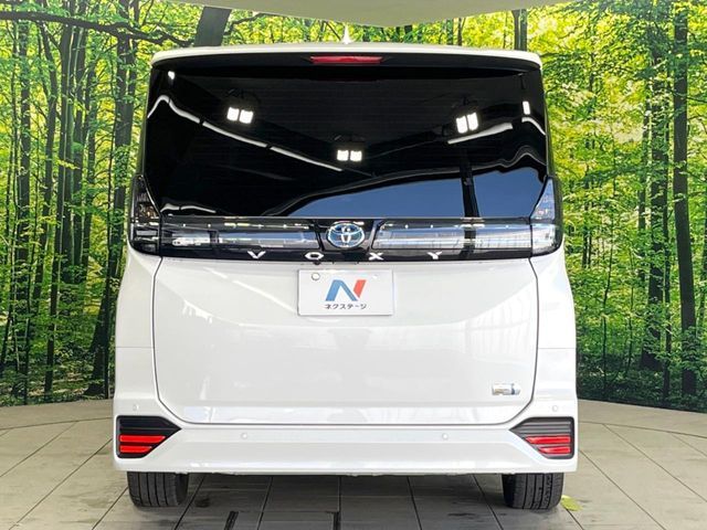 VOXY HYBRID