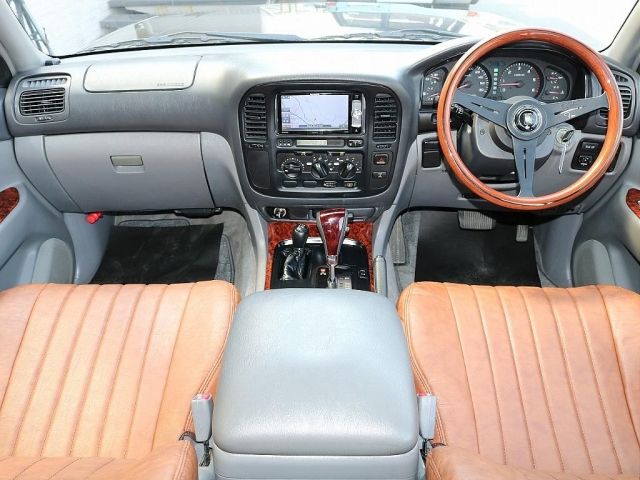 LANDCRUISER van