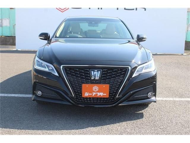 CROWN sedan hybrid