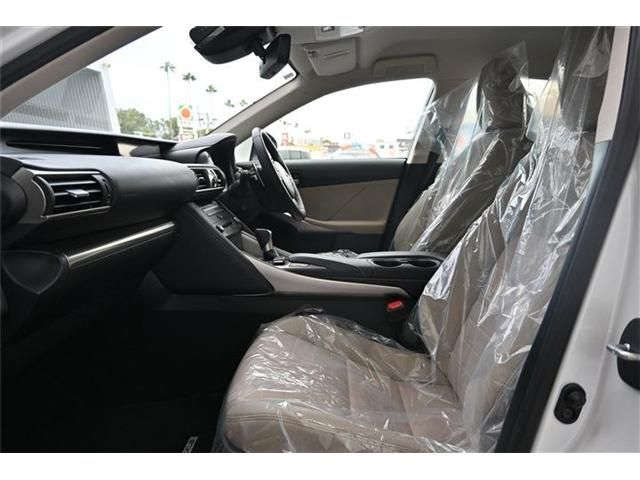 LEXUS IS300h
